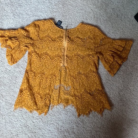 Mustard lace top open back Sz M - Picture 3 of 4